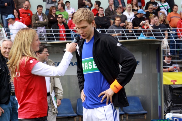 Mertesacker Pocher Lahm   031.jpg